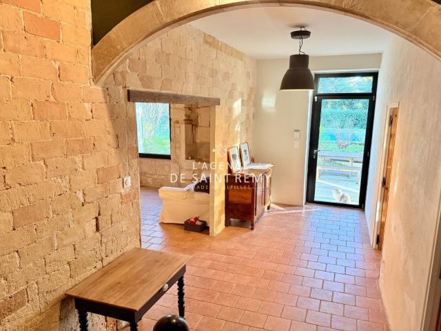 Coup de Coeur: Mas provençal rénové avec platane bicentenai. 180m² Eyragues