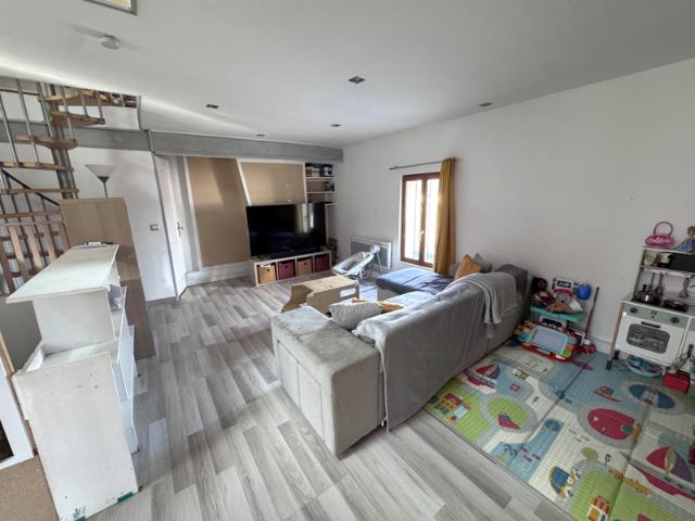 Coup de Coeur à 10 mn de Nogent le roi: Un Triplex Unique aux