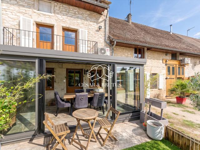 Coup de coeur à Creys Mépieu: Le charme de la pierre et de. 202m² Creys Mépieu