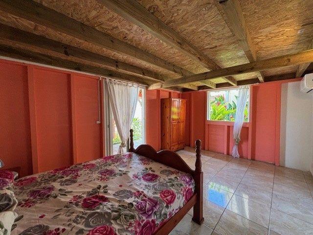 Coup de coeur à Sainte Rose ! 103 m² rénové