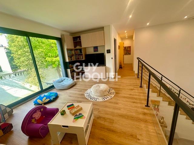 COUP DE COEUR ASSURÉ Maison d'architecte à louer de 6 pièces de 126m²
