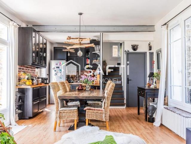 Coup de coeur assuré sur cette magnifique maison entièrement rénovée!