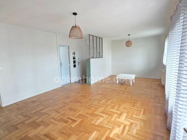 COUP DE COEUR POUR CET APPARTEMENT DE TYPE 4 ENTIEREMENT RENOVE AVEC ASCENSEUR GARAGE BALCON CAVE ET CELLIER