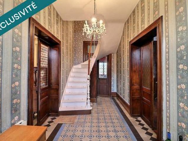 Coup de coeur pour cette imposante propriété avec maison bourgeoise de 1861, pâture de 5000m2 et grange de 500 m2 ! A rénover