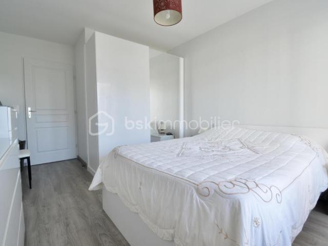 Coup de coeur sur ce bel appartement 2 chambres et 1 bureau