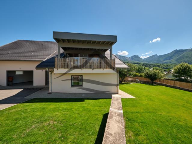 COUP DE COEUR Villa contemporaine neuve avec vue lac & mont