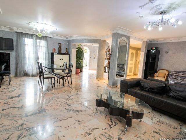Coup de coeur: Villa familiale d'exception de 210m² 5 chambres Piscine et jardin Bron Les Genets