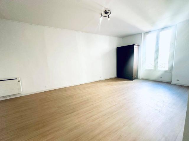 COUP DE FUSIL STUDIO 35 M2 NON MEUBLE PANIER 13002