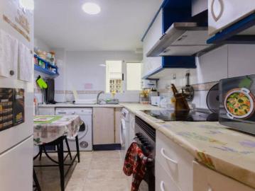 Couple friendly room with en suite for rent in 4 bedroom apartment in Jesús
