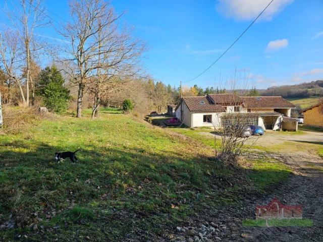 COUR ET BUIS, Ancien corps de ferme T7 rénové de 180 m² avec dépendances et terrain de 6184m²