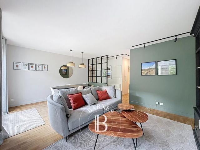 Courbevoie, Appartement 2 Chambres 73 m² en location