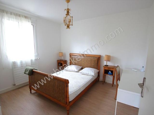 COURBEVOIE GARE MAISON DE 6/7 PIECES de 150M² LOUÉE MEUBLÉE