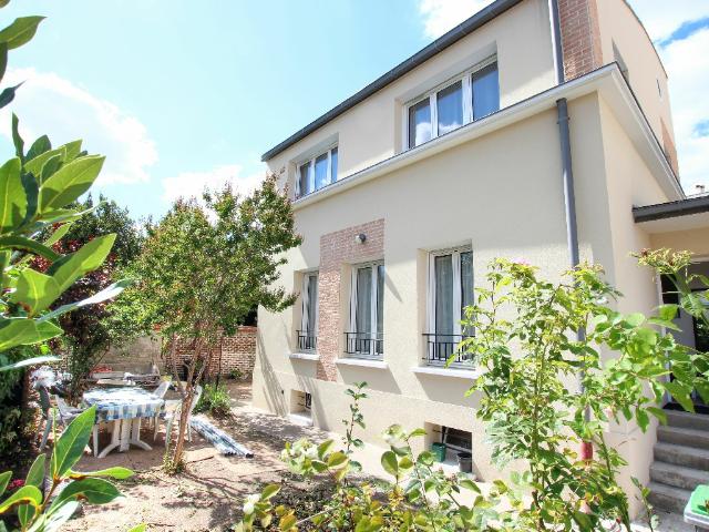 COURBEVOIE GARE MAISON DE 6/7 PIECES de 150M² LOUÉE MEUBLÉE