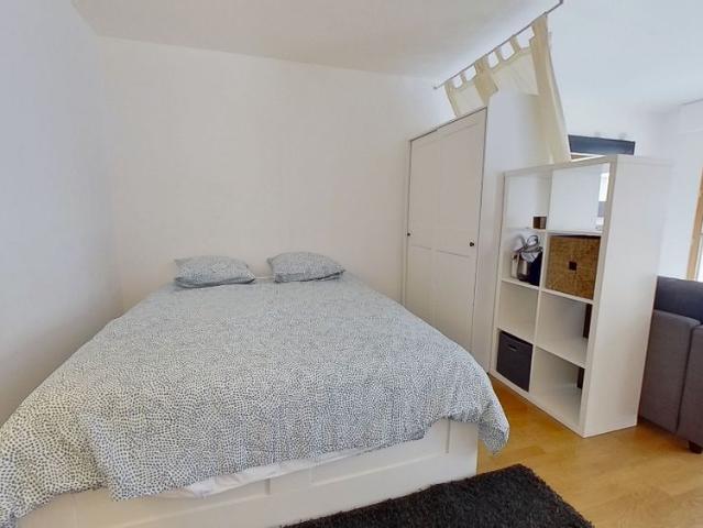 COURBEVOIE Studio meublé de 37m² avec terrasse de 27m2