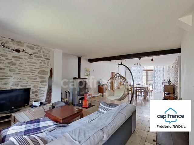 Courlon – Maison familiale 188 m² – 4 chambres – Terrain arboré 1 400 m² – Pompe à chaleur