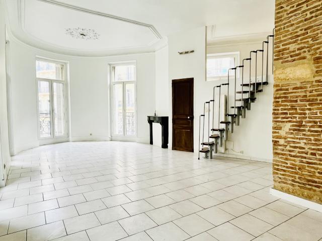 Cours Lieutaud: Appartement T2 lumineux avec balcon filant