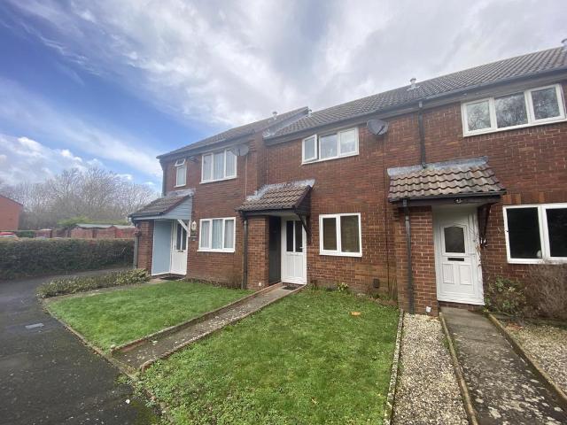 Course Park Crescent, Hampshire PO14 2 bed terraced house to rent £1,250 pcm £288 pw
