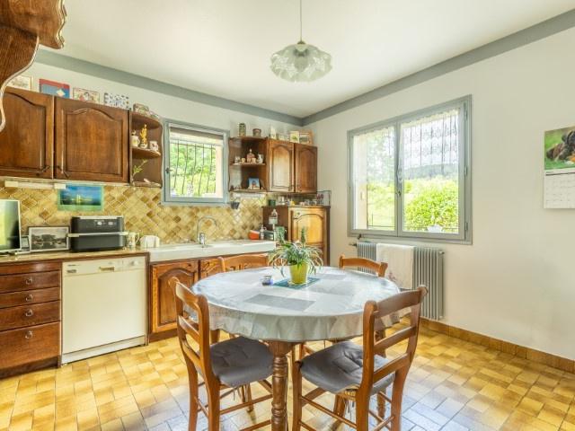 Courpière, 63120, maison 128 m2, chalet et 6200 m2 de terrain clos et arboré 199 500 euros FAI