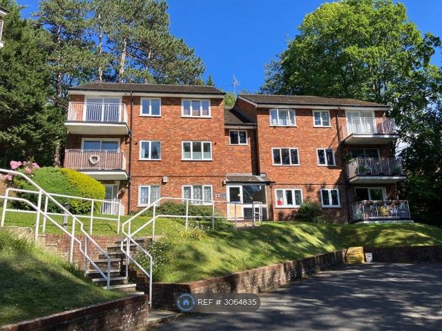 Court Bushes Road, Whyteleafe CR3, 2 bed flat to rent, £1,500 pcm | PrimeLocation