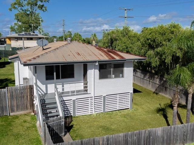 COURT COMFORT AND CENTRAL CONVENIENCE AT 2 STARMER COURT!