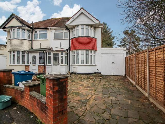 Court Close, Harrow, HA3 3 bed semi detached house to rent £2,200 pcm £508 pw