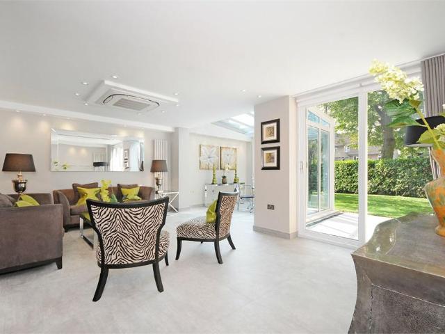 Court Close, St. Johns Wood Park. 4 bed terraced house to rent £11,301 pcm £2,608 pw