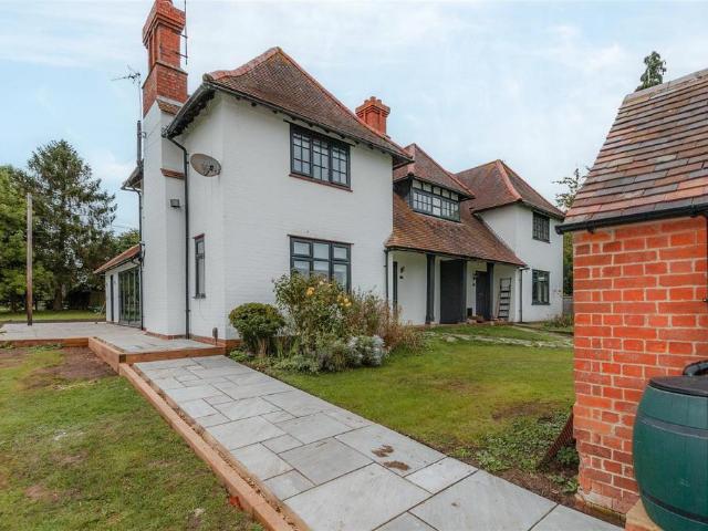 Court Drive, Apperley 3 bed semi detached house to rent £2,000 pcm £462 pw