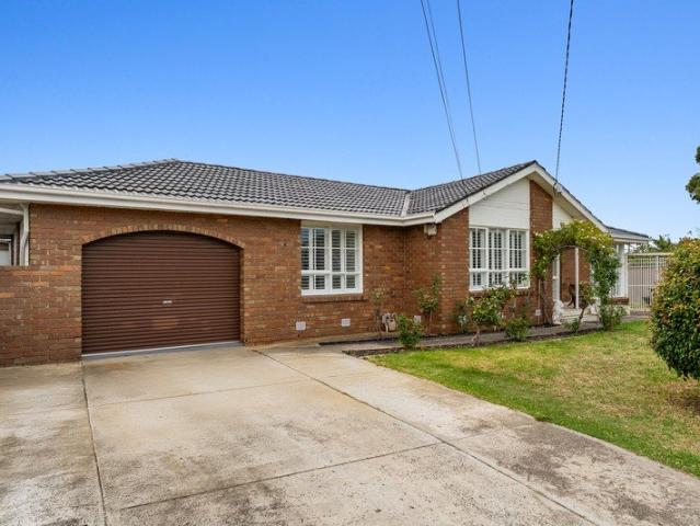 Court End Comfort with Turnkey Appeal and Room to Grow