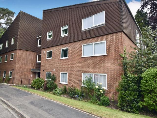 Court Gardens, Camberley GU15, 2 bed flat to rent, £1,300 pcm | PrimeLocation