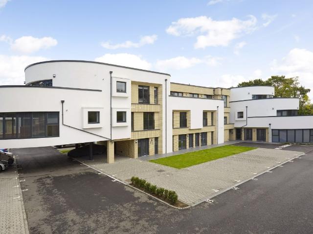 Court Lane, Epsom KT19, 2 bed flat to rent, £2,500 pcm | PrimeLocation