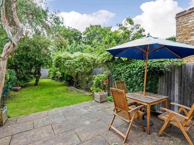 Court Lane, London, SE21 7DZ, United Kingdom | 5 bed duplex for rent #136167730 | Rentberry