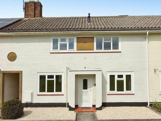 Court Orchard, Bratton 3 bed terraced house to rent £1,300 pcm £300 pw