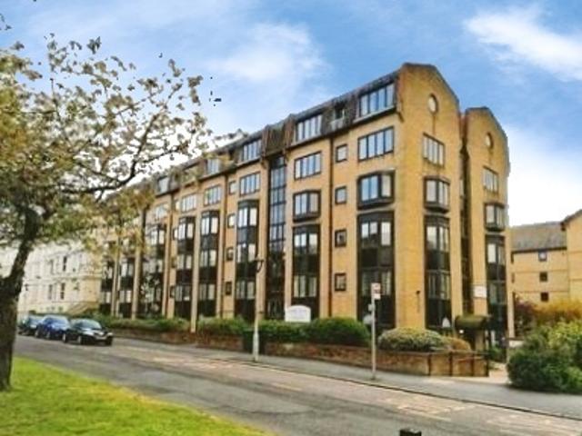 Court Place, Castle Hill Avenue. 1 bed flat to rent £1,000 pcm £231 pw