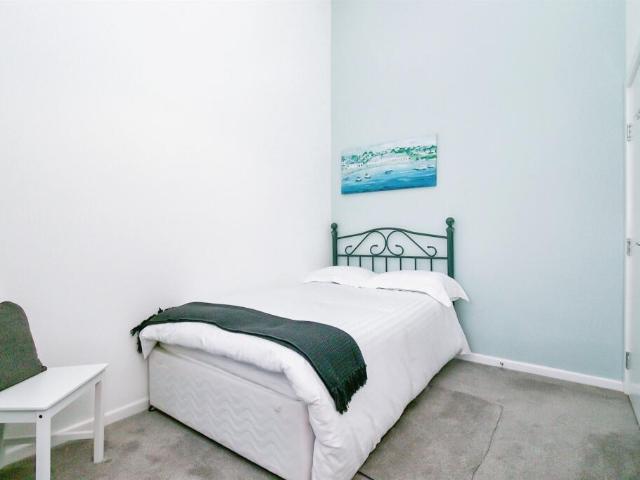 Court Road, Barry, CF63 3 bed apartment to rent £1,125 pcm £260 pw
