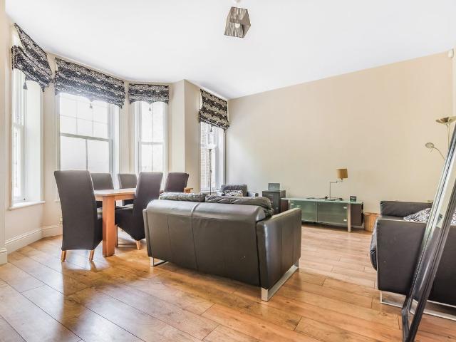 Court Road, Eltham, London SE9, 2 bed flat to rent, £2,100 pcm | PrimeLocation