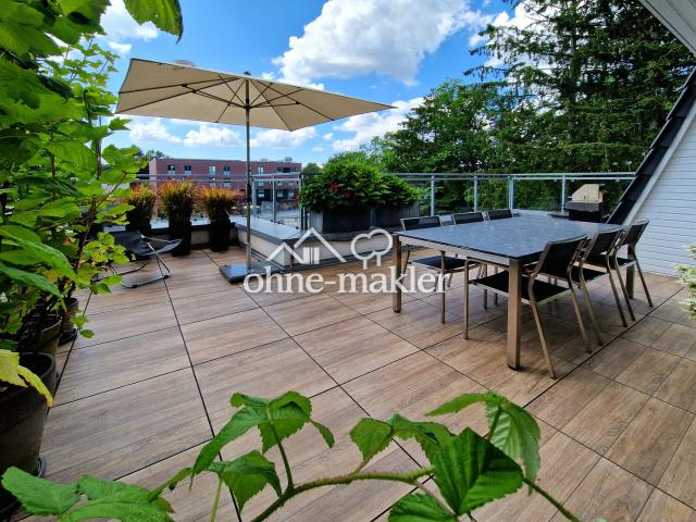 Courtagefrei: Helle und zentral gelegene DG Maisonette Wohnung mit Galerie und Sonnenterrasse