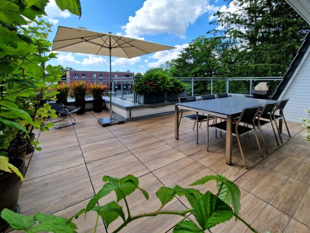 Courtagefrei: Helle und zentral gelegene DG Maisonette Wohnung mit Galerie und Sonnenterrasse
