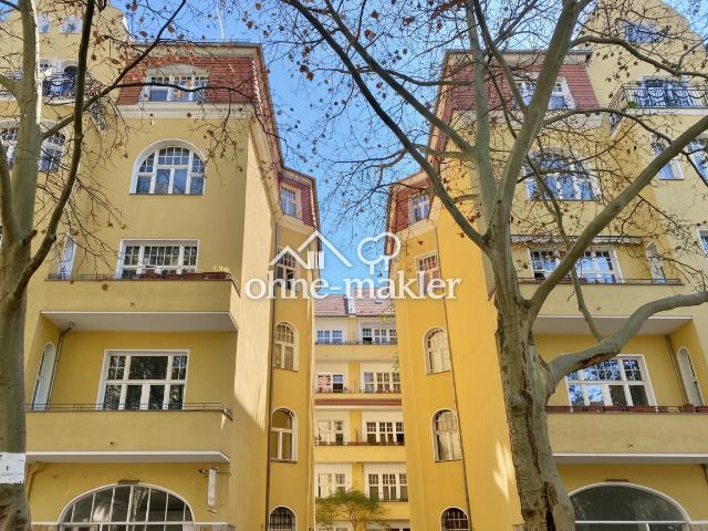 Courtagefreie, ruhige Altbauwohnung in Charlottenburg /Ku'damm mit Balkon