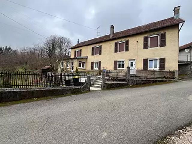 Courtefontaine 25470 Achat / Vente maison 7 pièces t7 au dernier étage