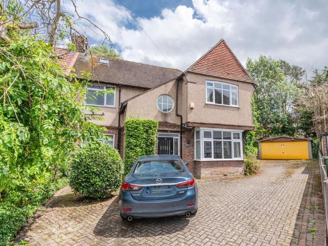 Courtfield Crescent, Harrow, HA1 5 bed detached house to rent £4,200 pcm £969 pw