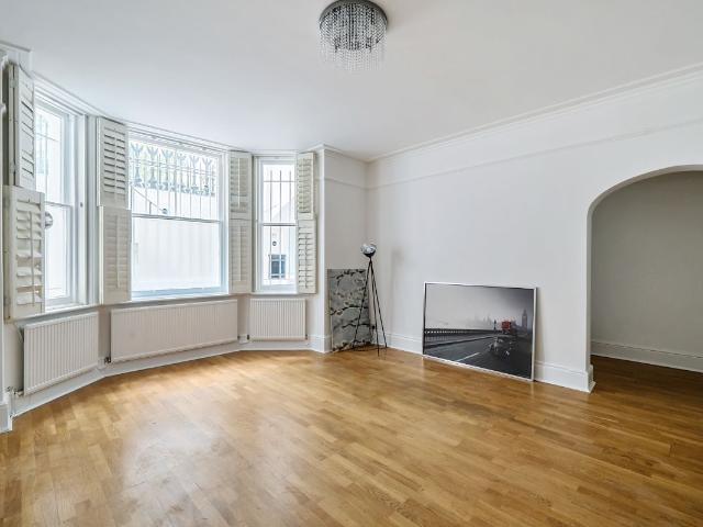Courtfield Gardens, London SW5, 2 bed flat to rent, £5,200 pcm | PrimeLocation