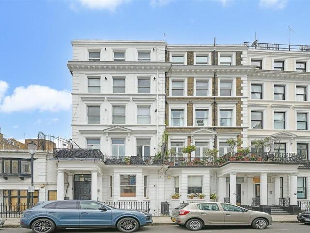 Courtfield Gardens, London SW5 Studio to rent £1,560 pcm £360 pw
