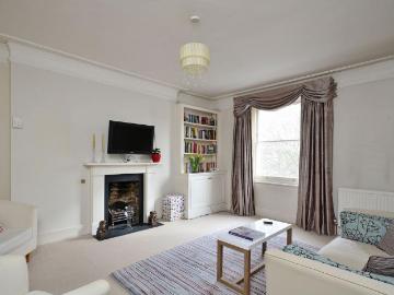 Courtfield Gardens, South Kensington. 3 bed flat to rent £7,367 pcm £1,700 pw