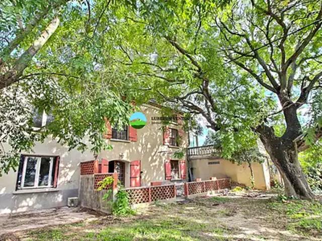 Courthézon 84350 Achat / Vente maison 8 pièces t8 au dernier étage