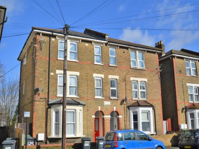 Courthill Road Lewisham SE13 2 bed flat to rent £1,950 pcm £450 pw