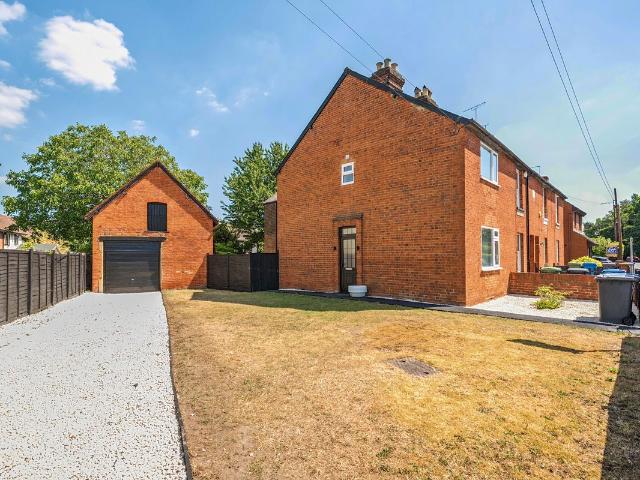 Courthouse Road, Maidenhead SL6, 3 bed end terrace house to rent, £2,300 pcm | PrimeLocation