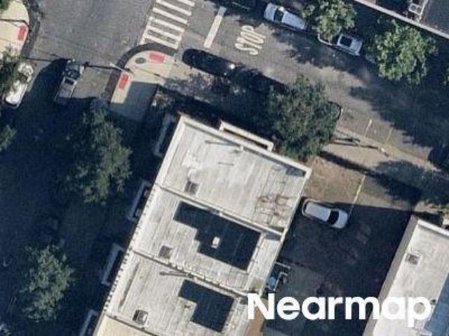 Courtlandt Ave