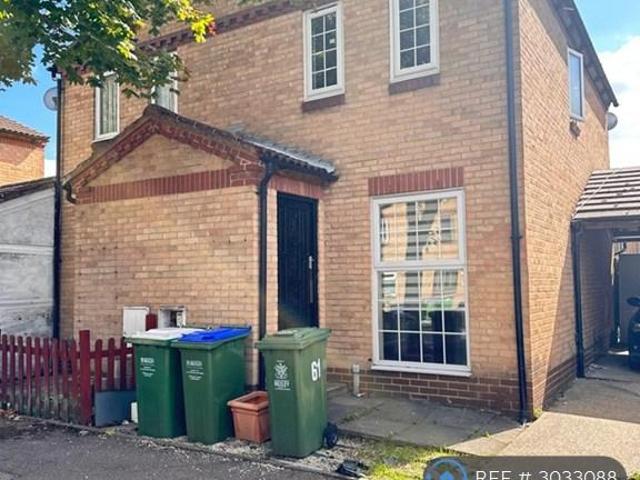 Courtland Grove, London, SE28 2 bed terraced house to rent £1,700 pcm £392 pw