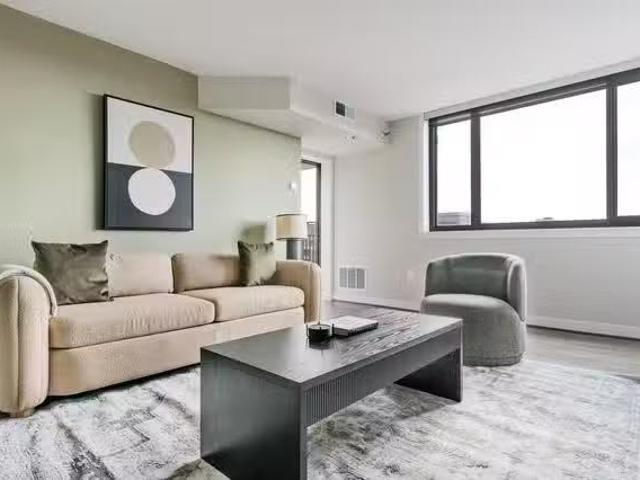 Courtland Towers, 1200 North Veitch St, Clarendon 1 Bedroom.