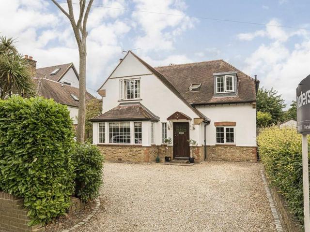 Courtlands Avenue, Hampton TW12 4 bed house to rent £4,495 pcm £1,037 pw